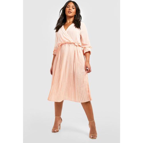 Vestido Plus Midi Plisado Con Volante - boohoo - Modalova