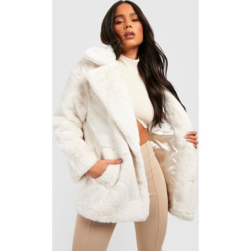 Cappotto Petite Luxe oversize con colletto in pelliccia sintetica - boohoo - Modalova