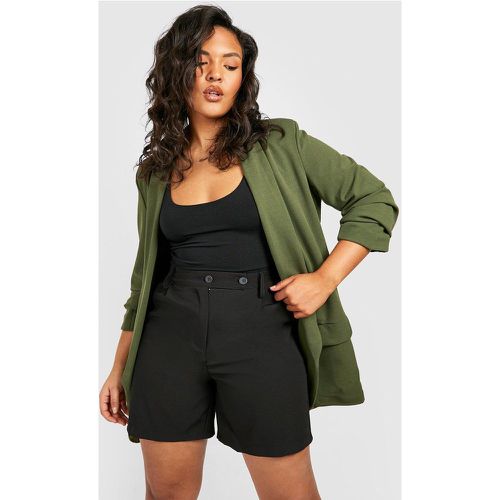 Blazer Plus Size con ruches sulle maniche - boohoo - Modalova