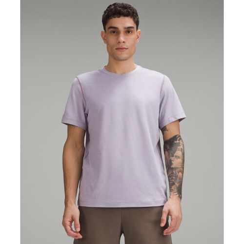 – Soft Jersey Kurzarmshirt für Männer – Lila/Pastel – Größe L - lululemon - Modalova