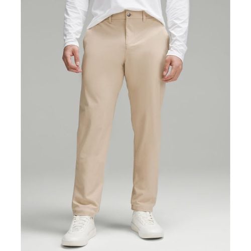 – ABC Chinohose im Classic Fit Warpstreme für Männer – 81 cm – Khaki – Größe 28 - lululemon - Modalova