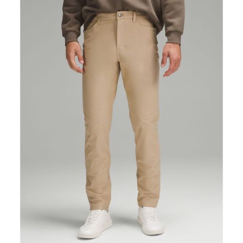 – ABC Hose im Classic Fit mit 5 Taschen Utilitech für Männer – 86 cm – Khaki – Größe 31 - lululemon - Modalova