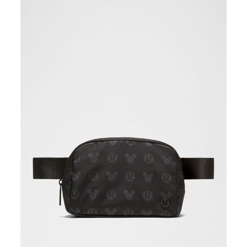 – Disney x Everywhere Gürteltasche 1 l Mickey- und Logo-Print - lululemon - Modalova