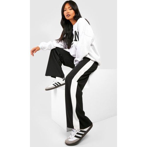 Pantaloni a vita alta in crêpe con righe laterali - boohoo - Modalova