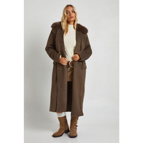 Abrigo Oversize Efecto Lana Con Botonadura Doble Y Ribete De Pelo Sintético - boohoo - Modalova