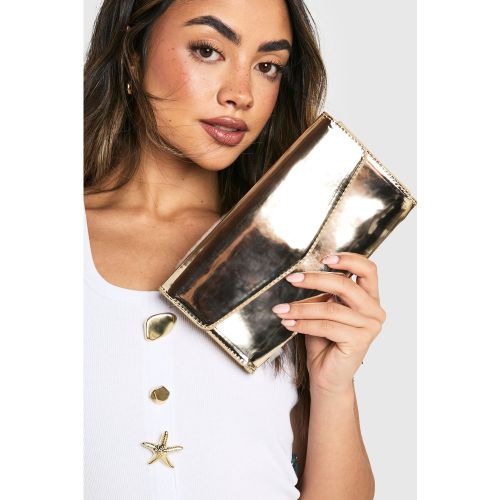 Pochette ripiegata metallizzata - boohoo - Modalova