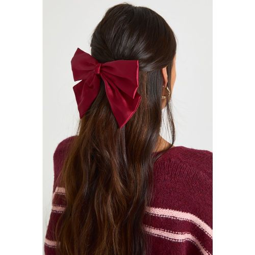 Satin Bow Hair Clip, Rosso - boohoo - Modalova