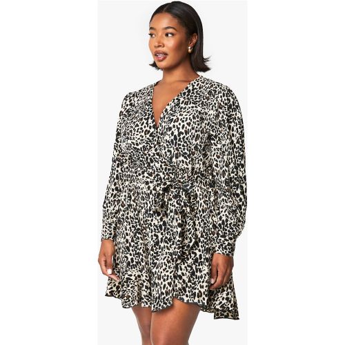 Vestido Plus Skater Cruzado Con Estampado De Leopardo Y Volante - boohoo - Modalova