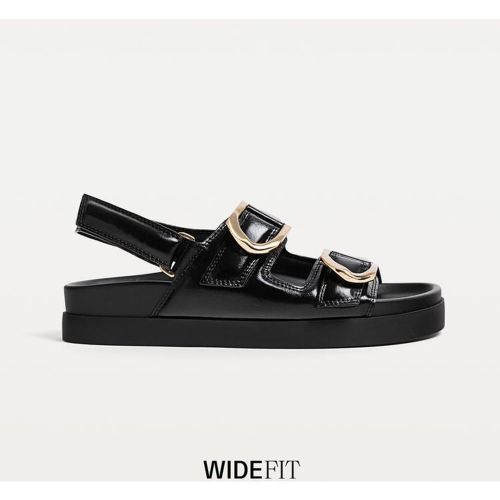 LARGEUR CONFORT. Sandales plates à boucles 35 - Stradivarius - Modalova