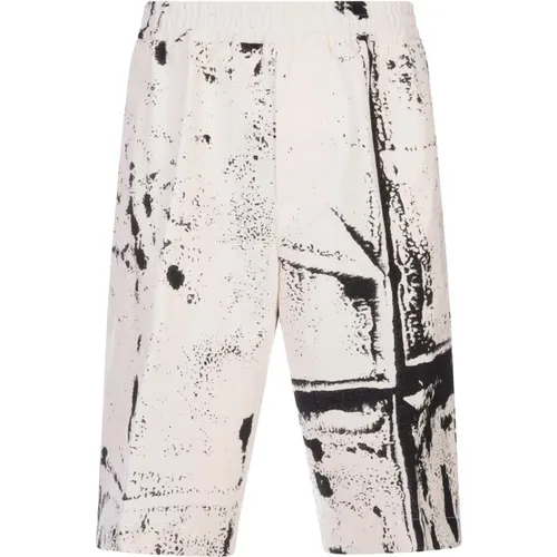 Fold Print Bermuda Shorts White , male, Sizes: L, M - alexander mcqueen - Modalova