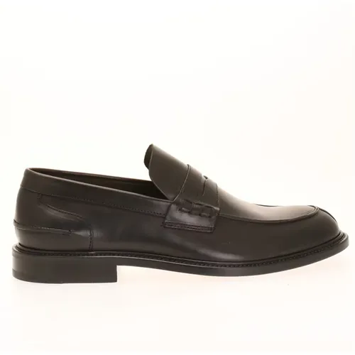 Elegant Low Shoes for Men - Scarpe , male, Sizes: 8 1/2 UK - Doucal's - Modalova