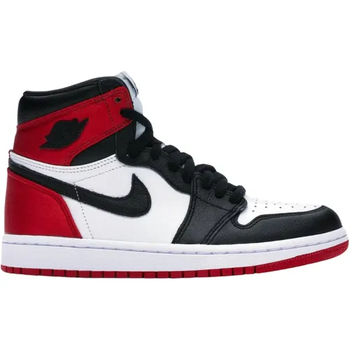 Limited Edition Retro High Satin Black Toe , male, Sizes: 3 1/2 UK, 2 1/2 UK, 4 UK, 10 UK, 6 UK, 8 UK, 5 UK, 6 1/2 UK, 9 UK, 7 UK, 10 1/2 UK, 4 1/2 UK - Nike - Modalova