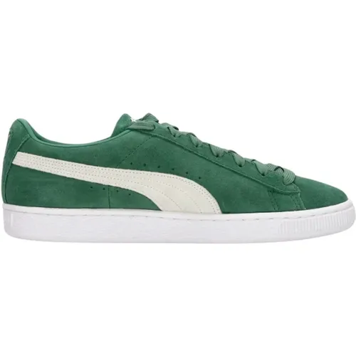 Classic Suede Low Sneaker Vine/White , male, Sizes: 9 UK, 10 1/2 UK, 10 UK, 12 UK, 11 UK - Puma - Modalova