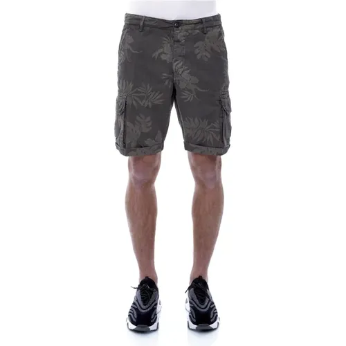 Cargo Linen Bermuda Shorts , male, Sizes: 3XL - 40Weft - Modalova