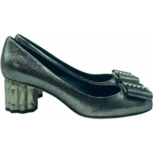 Elevate Your Shoe Game with Stylish Pumps , female, Sizes: 3 UK, 7 UK - Salvatore Ferragamo - Modalova