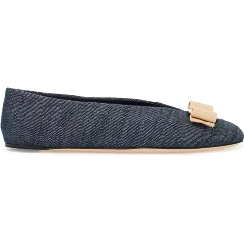 Denim Ballet Flats mit Vara-Schleife , Damen, Größe: 36 1/2 EU - Salvatore Ferragamo - Modalova