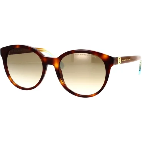 Moderne und feminine Sonnenbrille mit einem Hauch von Luxus - Marc Jacobs - Modalova