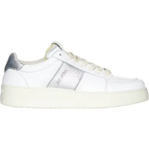 Classic Sneakers , female, Sizes: 5 UK, 7 UK, 6 UK, 8 UK - Saint Sneakers - Modalova