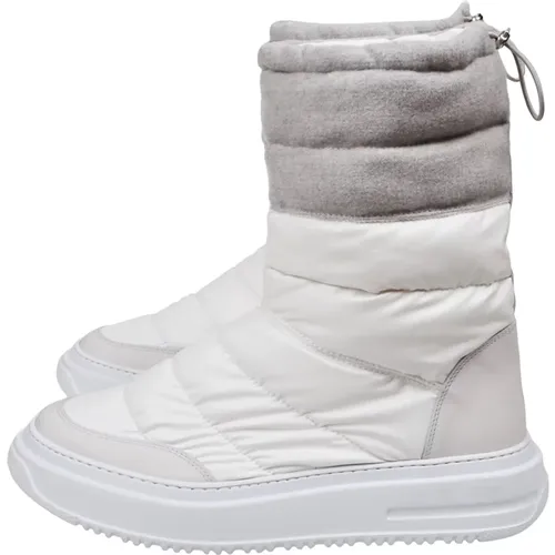 Quilted Moon Boots - Waterproof and Breathable , male, Sizes: 8 UK, 9 UK, 11 UK, 10 UK - Eleventy - Modalova