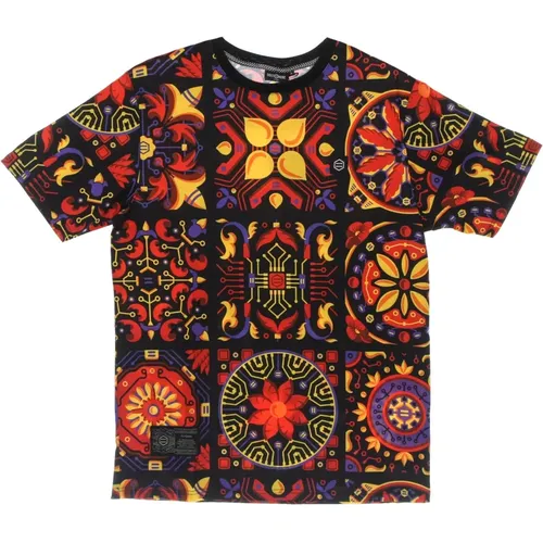 Red Majolica Pattern Short Sleeve Tee , male, Sizes: M, S, L, XL - Dolly Noire - Modalova