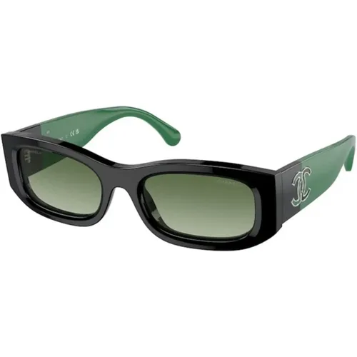 Stilvolle schwarze Sonnenbrille mit grünen Gläsern , unisex, Größe: 52 MM - Chanel - Modalova