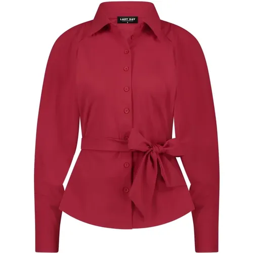 Rote Mavis Bluse mit Gürtel - Lady Day - Modalova