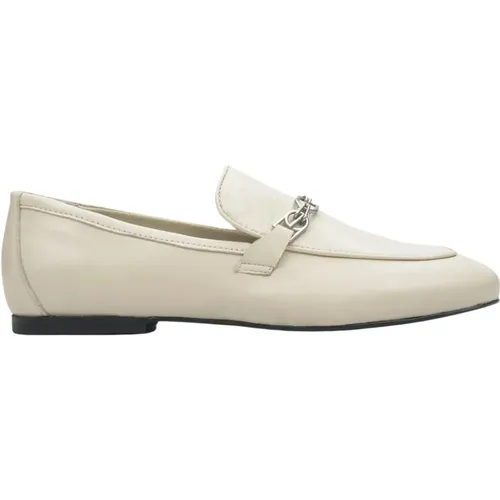 Damen Hellbeige Leder Penny Loafers mit einer Silberkette Er00114386 - Estro - Modalova