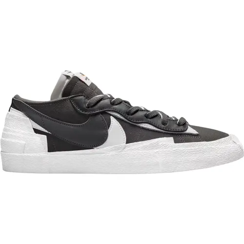 Limited Edition Blazer Low sacai Iron Grey , male, Sizes: 12 UK, 14 1/2 UK, 6 UK, 11 UK, 5 UK, 10 UK, 10 1/2 UK, 11 1/2 UK, 4 1/2 UK, 4 UK, 2 1/2 UK, - Nike - Modalova