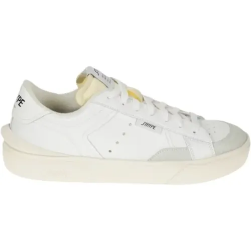 Basic Sneakers , male, Sizes: 7 UK, 11 UK, 8 UK, 6 UK, 10 UK - Strype - Modalova