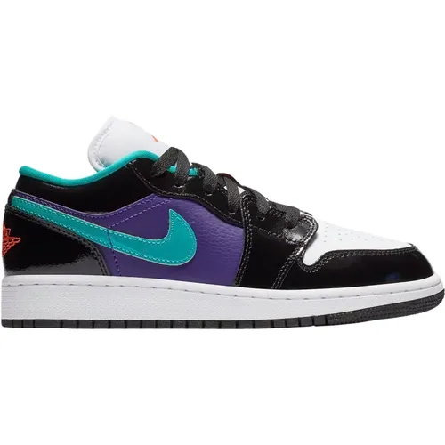 Limited Edition Air Jordan 1 Low , male, Sizes: 6 UK, 4 UK, 3 1/2 UK, 2 UK, 5 UK - Nike - Modalova