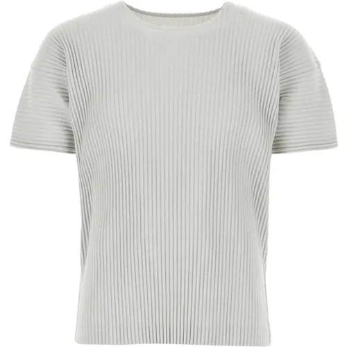 Versatile Light Grey Polyester T-Shirt , male, Sizes: XL, M - Issey Miyake - Modalova