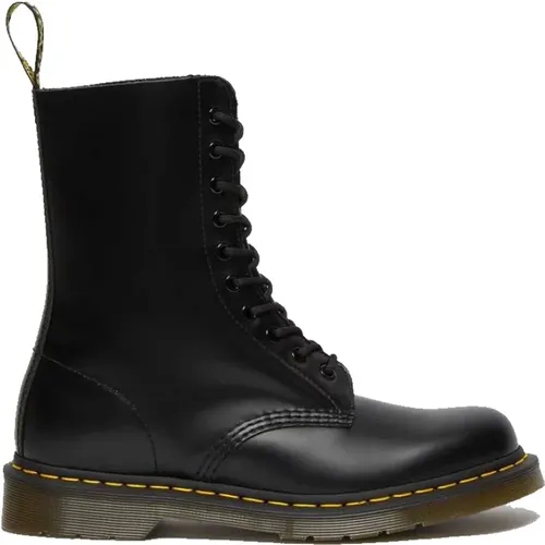 Classic 10-Eye Lace-Up Boots for Men , male, Sizes: 2 UK, 12 UK - Dr. Martens - Modalova