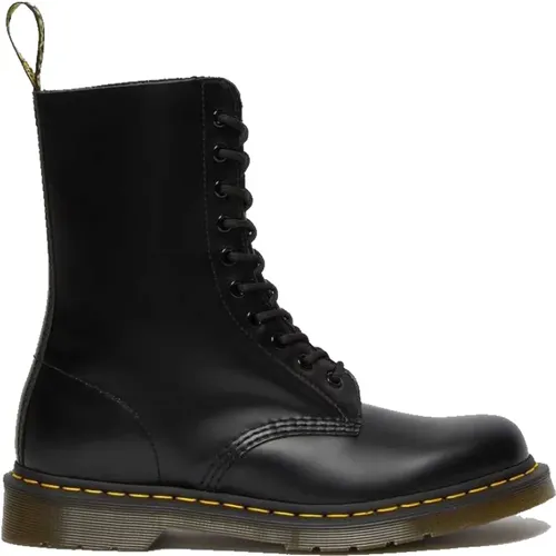Classic 10-Eye Lace-Up Boots for Men , male, Sizes: 2 UK - Dr. Martens - Modalova