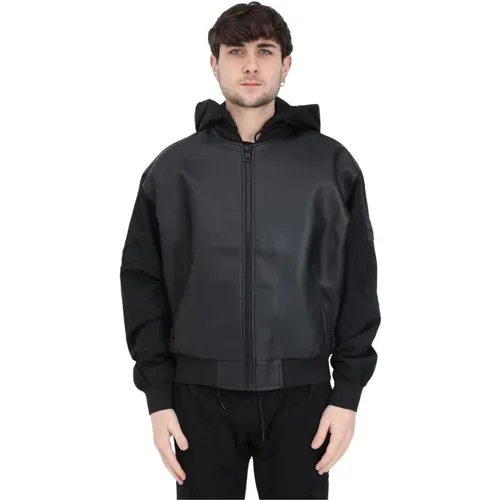 Schwarze Jacke mit Reißverschlüssen und Logo - Calvin Klein Jeans - Modalova
