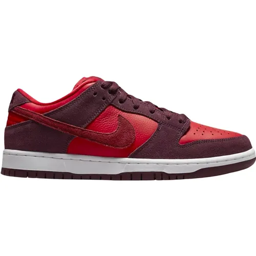 Limitierte Auflage Cherry SB Dunk Low , Herren, Größe: 46 EU - Nike - Modalova