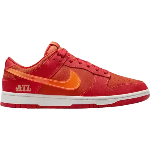 Limitierte Auflage Crimson Dunk Low , Herren, Größe: 48 1/2 EU - Nike - Modalova