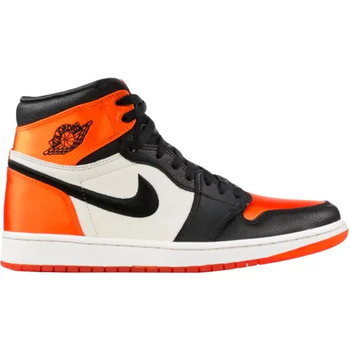 Limited Edition Retro High Satin Shattered Backboard , male, Sizes: 10 1/2 UK, 9 UK, 2 1/2 UK, 8 UK, 3 1/2 UK, 2 UK, 6 1/2 UK, 10 UK, 4 UK, 6 UK, 5 UK - Nike - Modalova