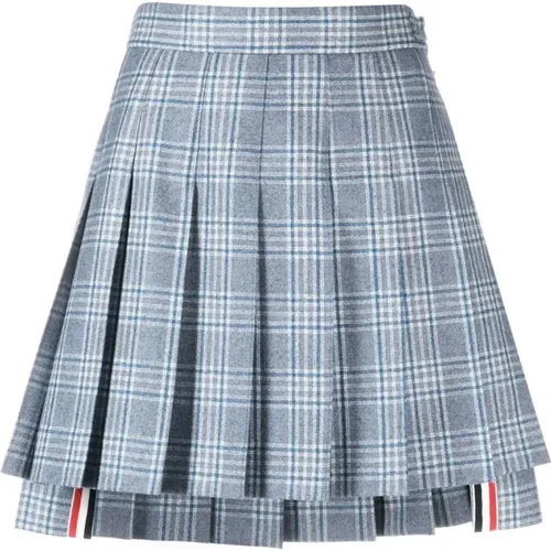 Check Pleated Skirt with Logo Patch , female, Sizes: 2XS - Thom Browne - Modalova