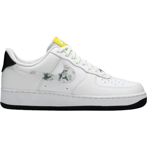 Limited Edition Daisy Low Sneakers , male, Sizes: 13 UK, 15 1/2 UK, 7 UK, 14 1/2 UK, 13 1/2 UK, 12 UK, 10 1/2 UK, 6 UK, 11 UK, 6 1/2 UK, 11 1/2 UK, 8 - Nike - Modalova