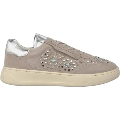 Studded Leather Sneakers , female, Sizes: 5 UK, 4 UK, 3 UK, 8 UK, 7 UK, 9 UK, 6 UK - Alma en Pena - Modalova