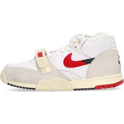 Hoher Air Trainer 1 Sneaker Weiß/Rot/Schwarz , Herren, Größe: 39 EU - Nike - Modalova