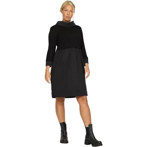 Elegantes Schwarzes Kleid mit Hohem Kragen , Damen, Größe: M - 2-Biz - Modalova