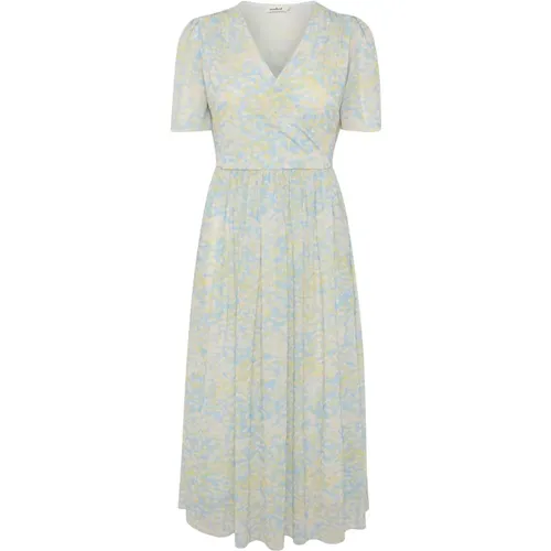 Feminine Skyway Dizzy Print Dress , female, Sizes: M, 2XL, L, S - Soaked in Luxury - Modalova