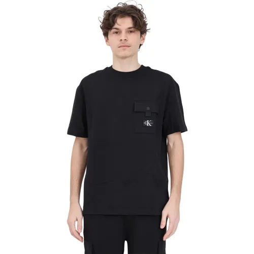 Schwarzes T-Shirt mit strukturiertem Muster und Logo-Tasche , Herren, Größe: S - Calvin Klein Jeans - Modalova
