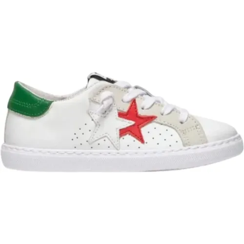 Weiße flache Schuhe mit grünem Absatz und geprägtem Sternenmuster - 2Star - Modalova