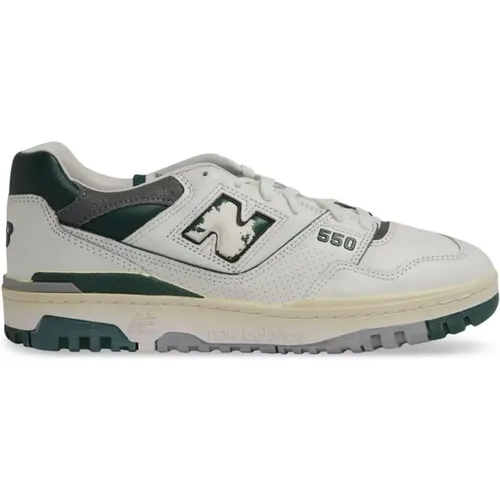 Sneakers 550 Features White/Green/Grey , male, Sizes: 11 1/2 UK, 9 UK, 7 1/2 UK, 8 1/2 UK, 8 UK, 11 UK, 12 1/2 UK, 10 UK, 10 1/2 UK - New Balance - Modalova