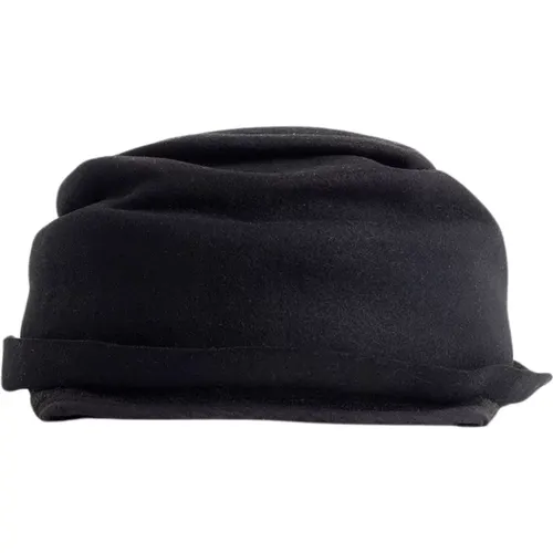Schwarzer Ohrenklappen-Hut mit geknitterter Krone - Horisaki - Modalova