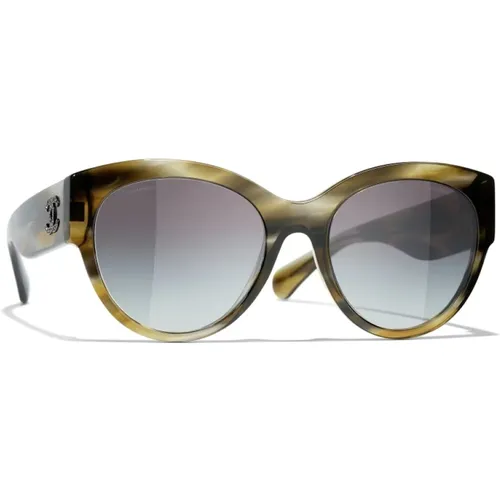 Gray Gradient Sunglasses Green Gray Frame , female, Sizes: 53 MM - Chanel - Modalova