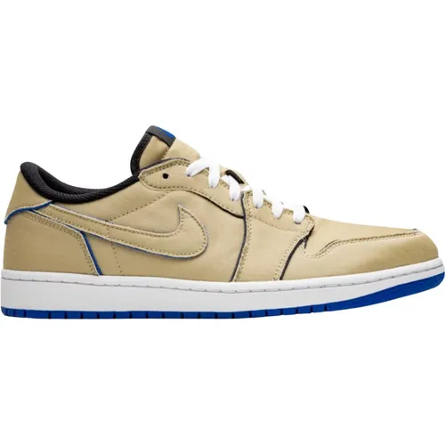 Limited Edition Air Jordan 1 Low SB , male, Sizes: 8 1/2 UK, 12 UK, 11 1/2 UK, 15 1/2 UK, 10 UK, 8 UK, 9 UK, 11 UK, 14 1/2 UK, 13 UK, 13 1/2 UK, 6 1/2 - Nike - Modalova