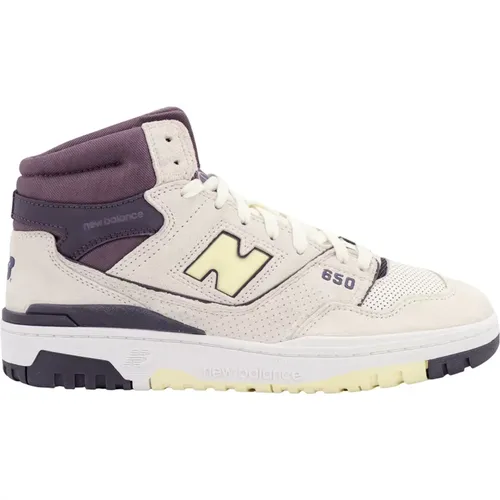 Stylish Lace-Up Beige Sneakers , male, Sizes: 11 1/2 UK, 6 1/2 UK, 8 1/2 UK, 7 1/2 UK, 9 1/2 UK, 6 UK, 7 UK, 9 UK, 11 UK - New Balance - Modalova